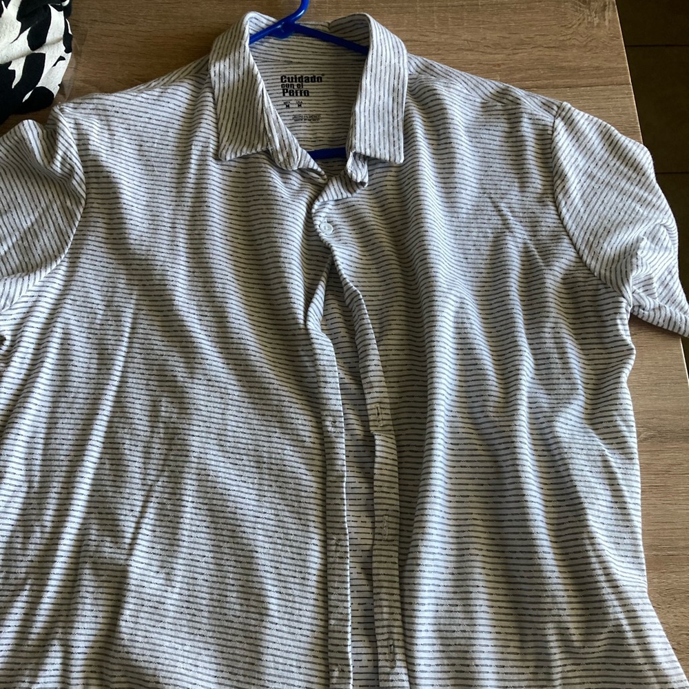Button shirt size med in new condition